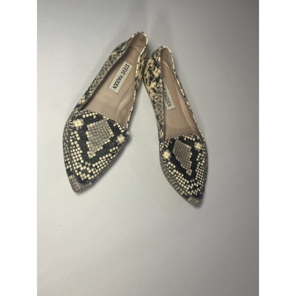 Steve Madden Women's Snake Pattern Slip On Shoe Size 5 - Picture 10 of 13